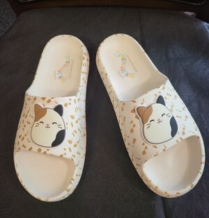 Squishmallows Cream Calico Cat Slide Sandals with Gold Speckle